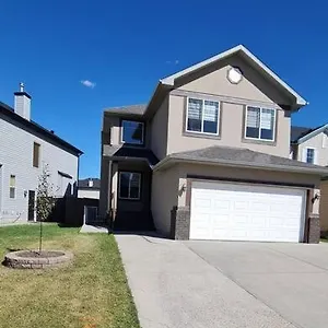 https://spacious-comfortable-air-conditioned-near-airport.calgaryhotelsearch.com